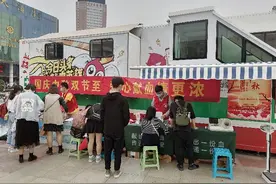 国庆中秋佳节当天，济南223人无偿献血77900毫升图片