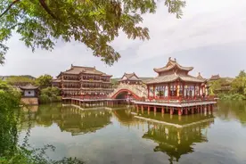 前方高能！打卡《陈情令》、《庆余年》剧中景，穿着汉服游古风集市，这个国庆真是爱了图片