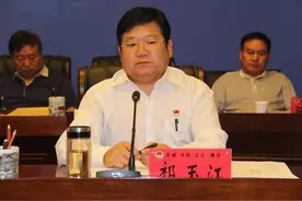 “熊抱女主持人”陕西厅官获刑7年 全部赃款退缴图片