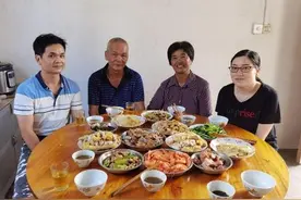 迟到的团圆饭：除夕没吃的团圆饭，中秋终于安排上了图片