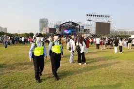 国潮音乐嘉年华人从众！浦东警方多措并举防疫安保两不误图片
