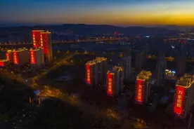 乌鲁木齐：流光溢彩的夜图片