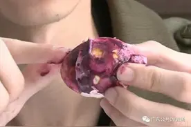 女子煮了三个鸡蛋，有一个竟然是紫色的！专家解析来了图片
