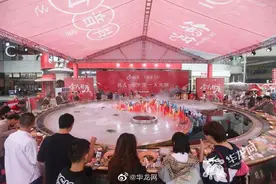 真香！13吨重的“天下第一大火锅”开锅啦 可供56人齐烫图片