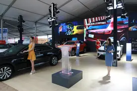 风雨难挡观展热情，南阳日报社秋季汽车展博会第二天精彩继续图片