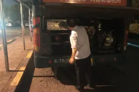开通宵车20年 杭州209路公交司机汤师傅和夜归乘客成了好朋友图片