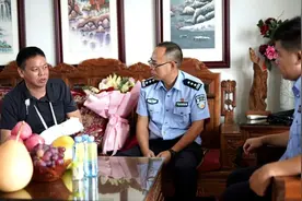 关心关怀 | 百色市公安局政治部主任李航星看望慰问因公负伤民警图片
