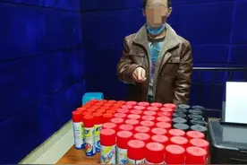 带67瓶喷漆进贵阳火车站，男子领行拘10天图片