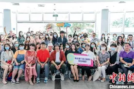 明星版话剧《四世同堂》登鹭 段奕宏、邢佳栋厦门“同框”图片