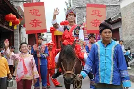 广西来宾：土司古城传统婚礼庆国庆图片