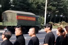 遇见你丨一张成员不完整的“全家福”一段永难忘却的家国记忆图片