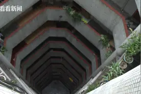 筒子楼成网红景点 游客“跋山涉水”打卡易烊千玺同款图片