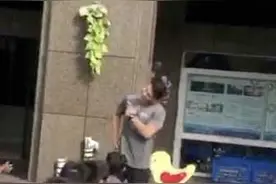 “本想去健身房应聘”？“猛男教练”化身“萌”男幼师图片