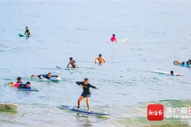 浪尖上起舞！各地冲浪客齐聚万宁日月湾图片