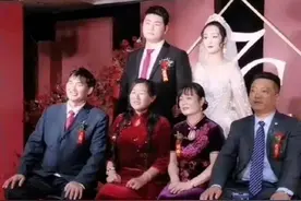 "大衣哥"儿子结婚啦！大衣哥现场连唱四首，数十万网友在线送祝福图片