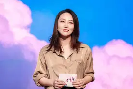 美丽的上海姑娘，曾被余建军一句话感动登上“喜马拉雅”，如今用声音治愈人们图片
