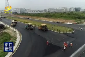 325国道改线工程建设者假期坚守一线图片