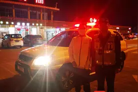 视频｜男孩：“你们车子开走了，我还没上车呢！”父母：“啊！…….”图片