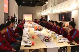 胡葆森宴请建业全队，球员表态：如果降级将是耻辱，绝对不让建业降级图片