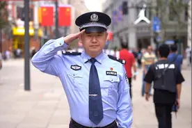这个国庆节，驻守在南京路步行街的刑警队长图片