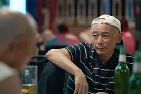 《我和我的家乡》最强彩蛋：群演里混了个导演？！这事陈凯歌、张艺谋都做过图片