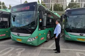 长假返程高峰即将来临 郑州公交加密车次应对客流图片