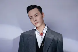 陈伟霆写真大片曝光 西装叠搭绅士有品图片