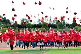 双峰县曾国藩学校：庆祝成人礼 浓浓国学风图片