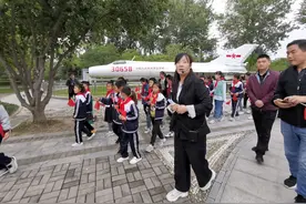 双节假期，周口40多名留守儿童进城长“见识”图片