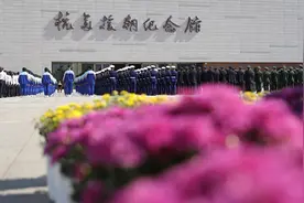 和平要靠斗争去争取图片