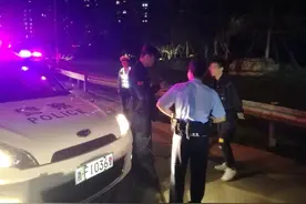 ​小情侣假期挑家具，男友一路吐槽女友车技，两人高速上直接动起了手图片