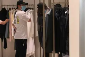 郑恺陪孕妻逛街全程悉心陪护 苗苗挺孕肚四肢纤细图片