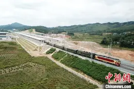 焦柳铁路广西段步入电气时代 全线预计年底实现电气化开通图片
