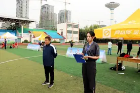 宿州足球小将相会泗县 青春风采绿茵激情绽放图片