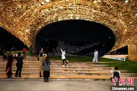 云南大理：国庆长假期间杨丽萍大剧院成为文旅艺术新地标图片