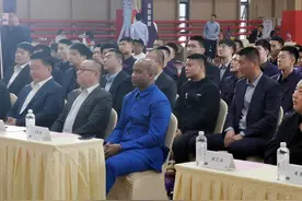强援加盟将帅齐心 北控男篮新赛季“保八争四”图片