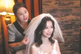 上半年没办成的婚礼可能都挪到了这个国庆 摄影师化妆师都忙坏了图片