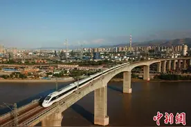 兰铁局11日实行新运行图：新增普速、动车组列车11对图片
