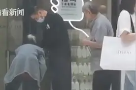 老奶奶想进商场卖菜被保安拦住 结局却有点暖图片