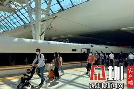 全国铁路今起调西安至乌鲁木齐、敦煌首开动车图片