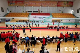 “倒退英雄”大比拼，江苏省全民健身运动会拔河比赛赣榆举行图片
