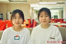 同窗12年，高考仅相差4分，双胞胎姐妹花同上湖大图片