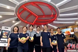 天津市排球青少年文化交流中心落户肯德基主题餐厅图片