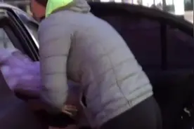 俄罗斯一位母亲为买靴子将仅一周大的女儿卖掉图片