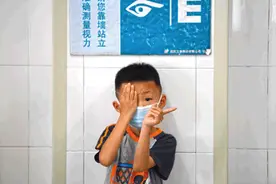 “视力纳入中考成绩”难免异化为形式主义图片