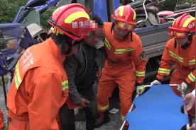 23秒｜临沂一轻卡车司机被困驾驶室 消防员12分钟紧急救助图片