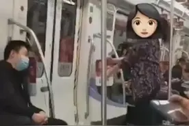 奇葩！女子地铁车厢内啃饼跳操 南京地铁：将调查图片