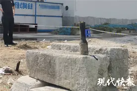 吓人！一铁锹下去挖出个手榴弹图片