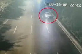22秒丨惊险！电动车逆行迎面撞上小轿车 骑手被撞飞身上多处骨折视频封面