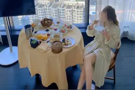 上海浦东丽思卡尔顿否认名媛群拼房，称房客需人脸识别后进房图片